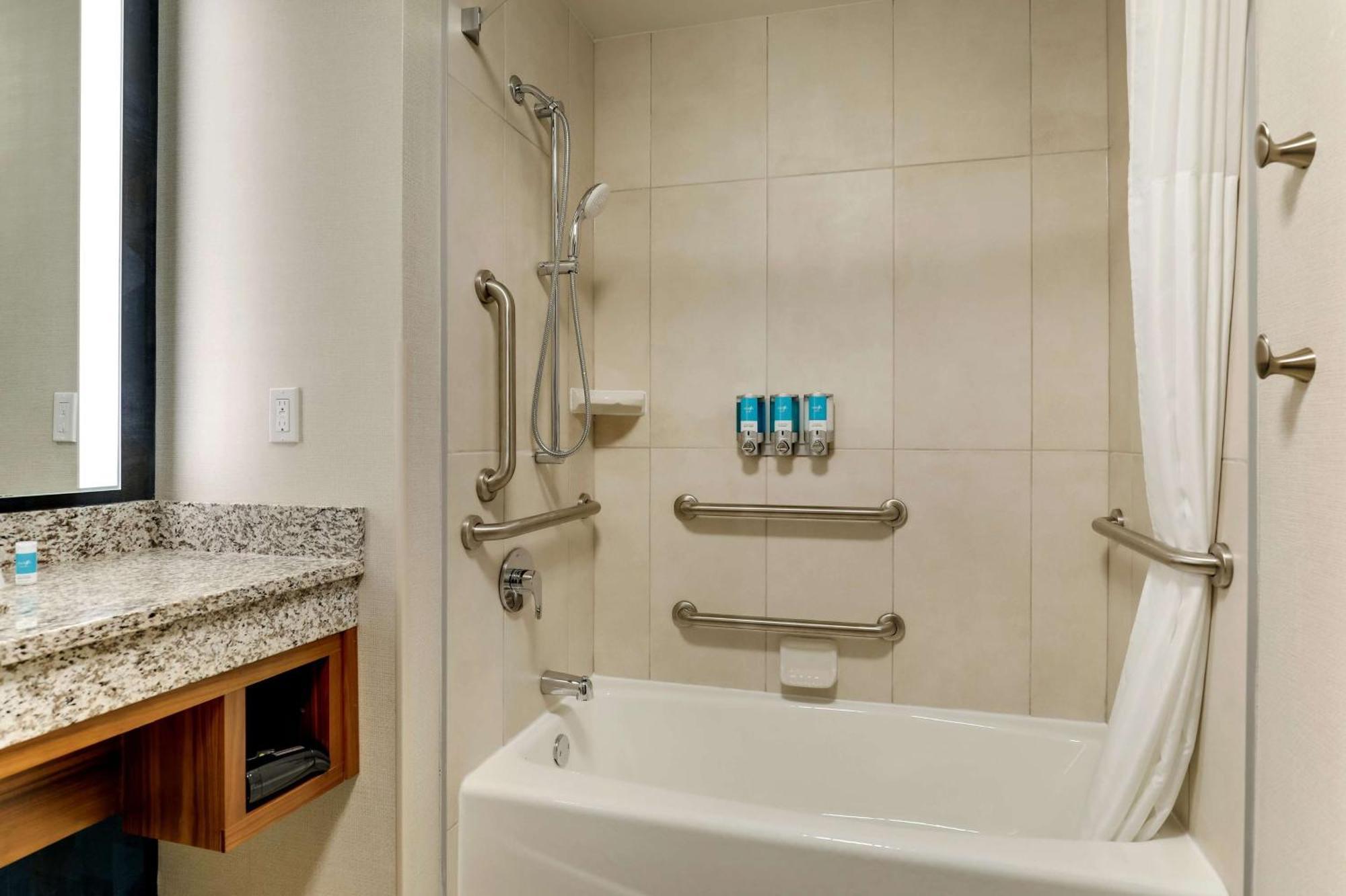 Drury Plaza Hotel タラハシー エクステリア 写真